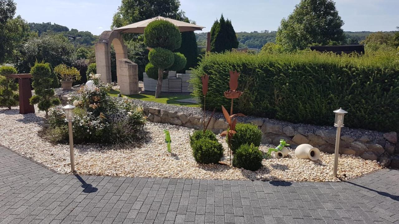 Hotel Garni Am Schloss Kottenheim Экстерьер фото